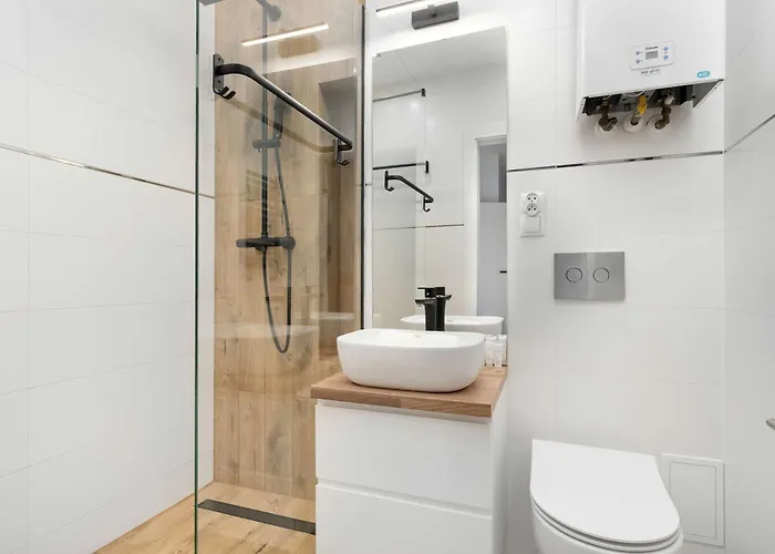 Elegant In Center With Desk And Air Conditioned Living By Renters شقة *