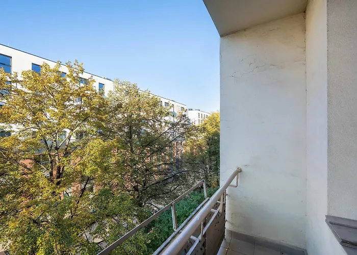 Elegant In Center With Desk And Air Conditioned Living By Renters