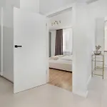 דירה Elegant In Center With Desk And Air Conditioned Living By Renters