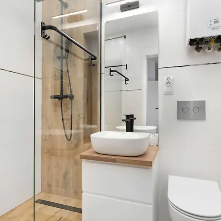 Elegant In Center With Desk And Air Conditioned Living By Renters شقة *