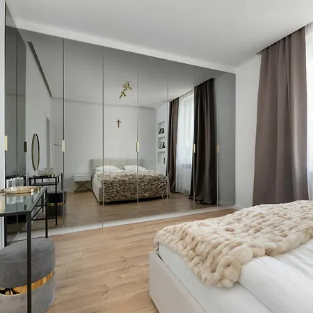 Elegant In Center With Desk And Air Conditioned Living By Renters Апартаменты Вроцлав