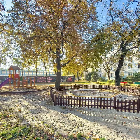 Elegant In Center With Desk And Air Conditioned Living By Renters Apartman *