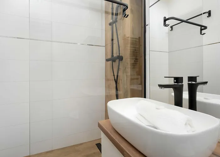 아파트 Elegant In Center With Desk And Air Conditioned Living By Renters 브로츠와프