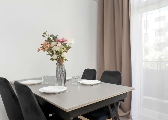 Elegant In Center With Desk And Air Conditioned Living By Renters 아파트 브로츠와프