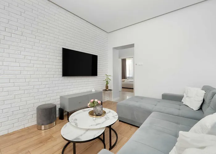 Elegant In Center With Desk And Air Conditioned Living By Renters 브로츠와프