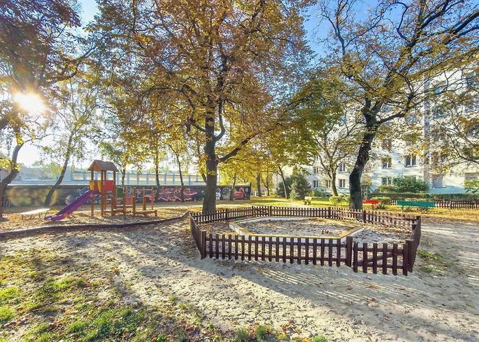 Elegant In Center With Desk And Air Conditioned Living By Renters Apartman *